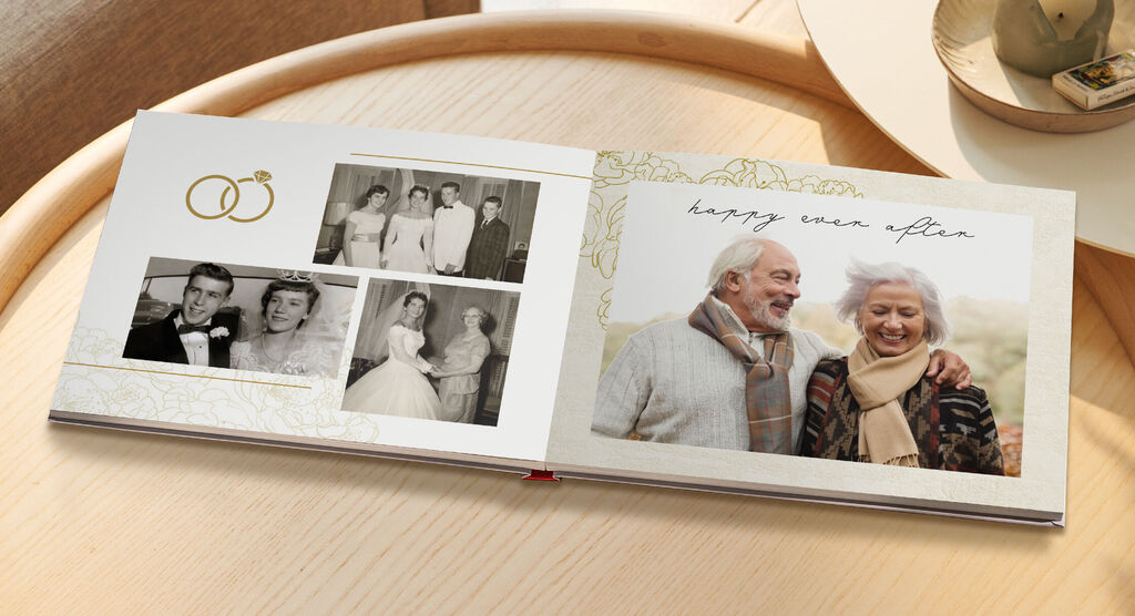Ein CEWE FOTOBUCH mit Hochzeitsfotos und persönlichen Erinnerungen