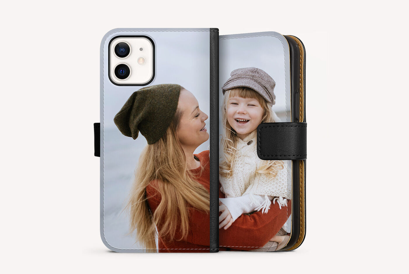 Ein liebevoll gestaltetes Handycase zeigt eine Frau, die ein Kind im Arm hält.